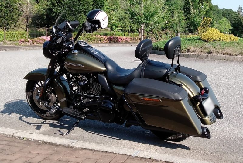 ハーレーダビッドソン　ロードキングスペシャル（オリーブゴールド）