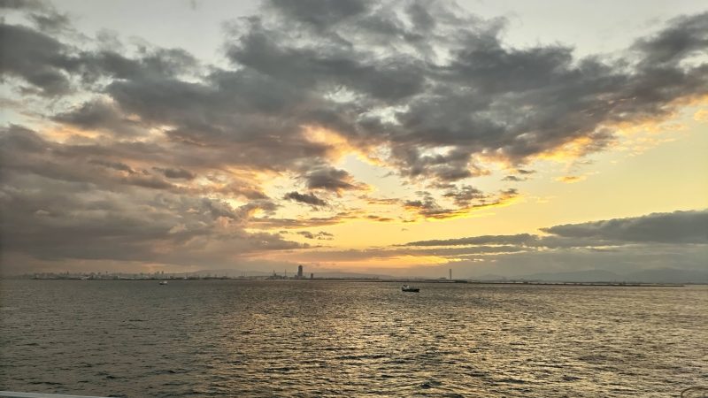 大阪湾の日の出