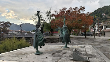 鷺舞モニュメント