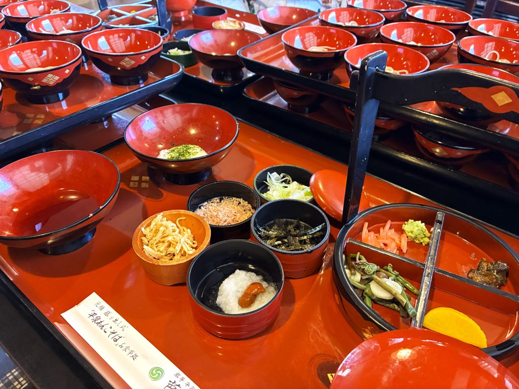 盛り出し式わんこそば画像