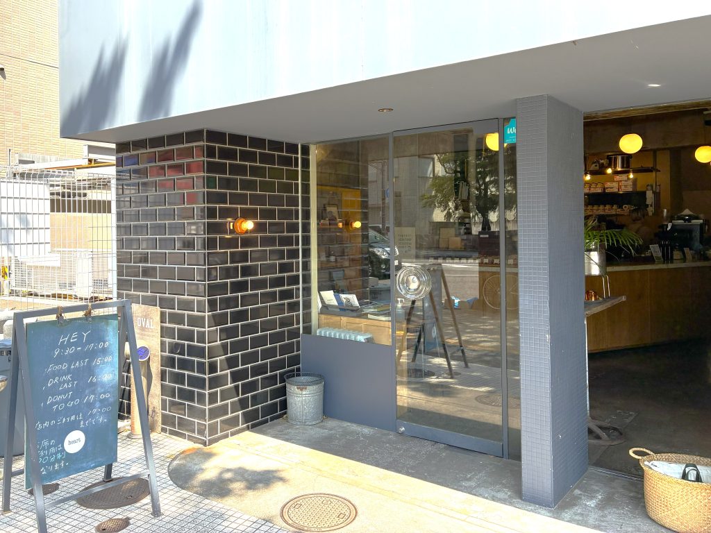 HEYの店舗前画像